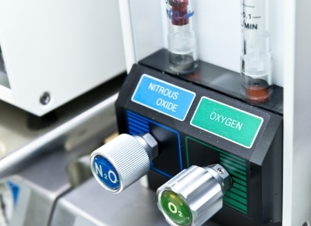 Buttons on machine that read nitrous oxide and oxygen